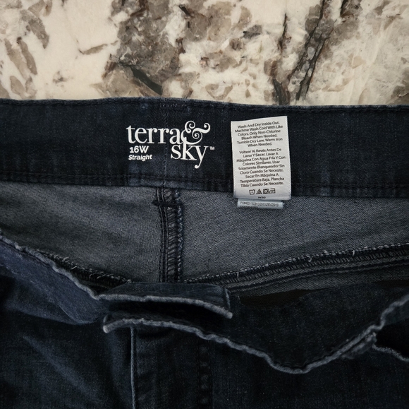 Terra and Sky 16 jeans - Picture 3 of 6